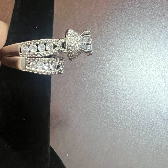 Silver Size 6 Ring - Picture 2 of 6